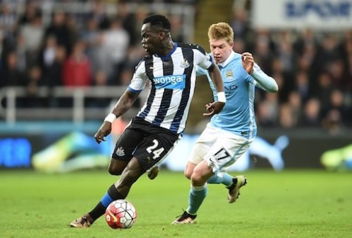 Newcastle Tiote and Man City Kevin De Bruyne vie for the ball