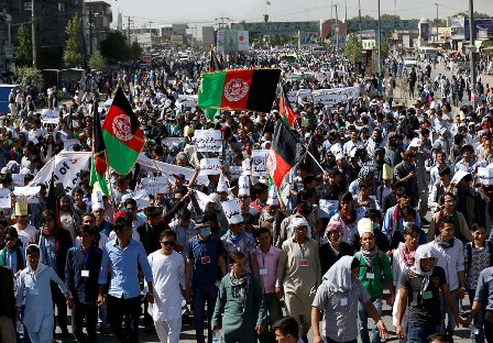 Huge crowd of protesters in Kabul