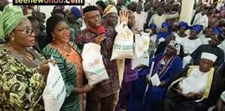 Mimiko distributing rice to Ondo residents
