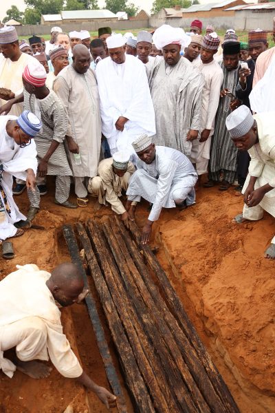 The late Umaru Shinkafi's remains being covered in the grave