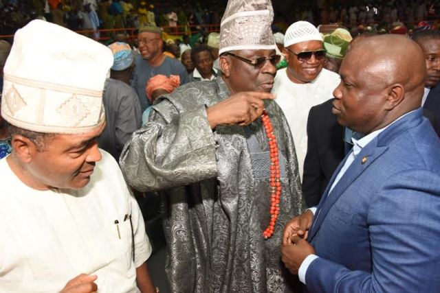 Lagos State Governor, Mr. Akinwunmi Ambode (right), with Oba of Lagos, Oba Rilwan Akiolu I (middle) and former Minister of State for Defense, Chief Demola Seriki (left) during the 3rd Quarter 2016 Town Hall meeting