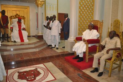 Oba of Benin, Oba Ewuare II, President Muhammadu Buhari and Governor Adams Oshiomhole during the President's courtesy visit to the Oba of Benin as part of his 2-day official visit to Edo State, on Monday.