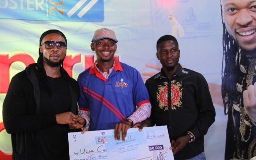 Nigerian musician, Flavour presents a N250,000 to a beneficiary