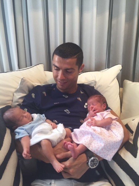 Ronaldo-with-twins
