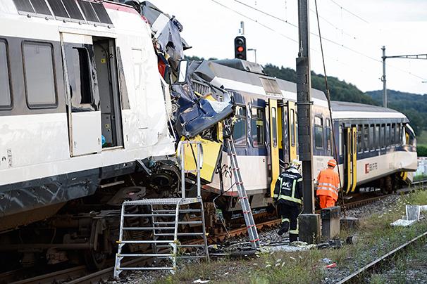 606x404_3007-switzerland-train-crash-photo-001