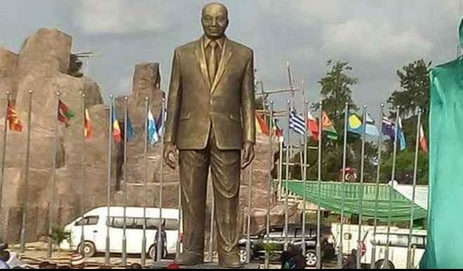 Zuma Statue 1