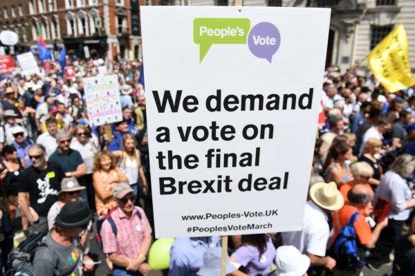 Estimated-100000-rally-against-Brexit-in-London