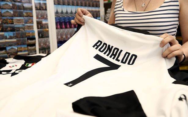 Ronaldo-jersey-in-Juventus-colours-already-on-sale.-Player-to-be-unveiled-Monday