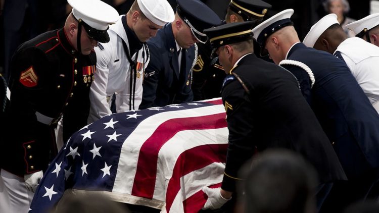 Lowering-the-casket-of-Senator-McCain-at-Naval-Academy-in-Maryland-USA-e1535927889618