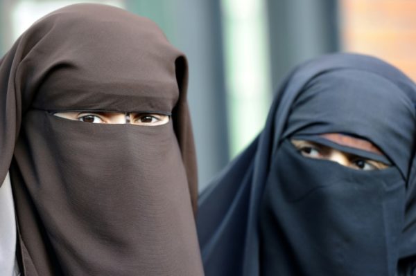 Swiss-region-bans-burqa-e1537705925381