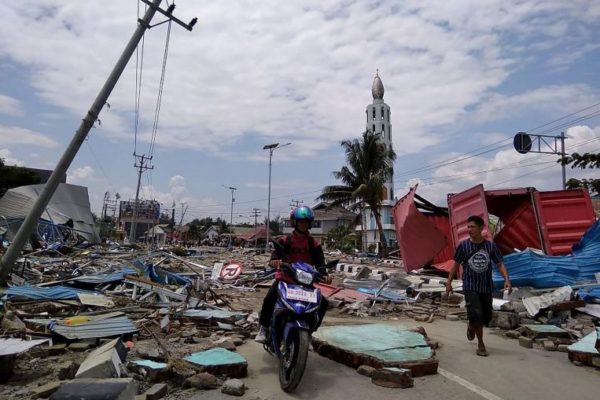 The-debris-left-behind-by-Sulawesi-Tsunami-e1538211638713