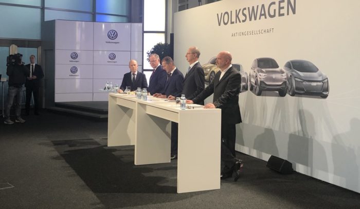 Volkswagen-chiefs-announcing-the-50billion-e-vehicle-offensive-e1542401838628