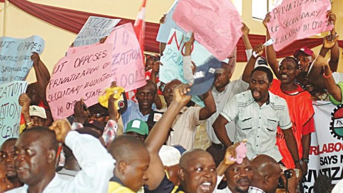 Angry-Oyo-workers