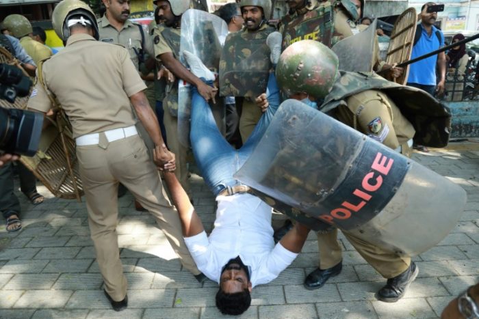 India police arrest protestants