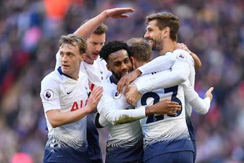 Tottenham-Hotspur-players-rejoice-downing-Leicester-City–480×320