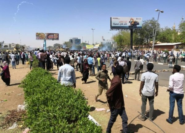 Some-Protesters-in-Khartoum-outside-the-army-headquarters–e1554672871598