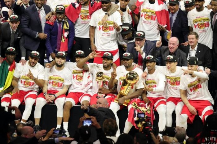 Toronto Raptors with their NBA cahmpionship trophy