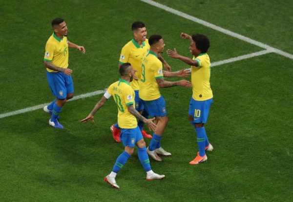 Willian being congratulated by team mates