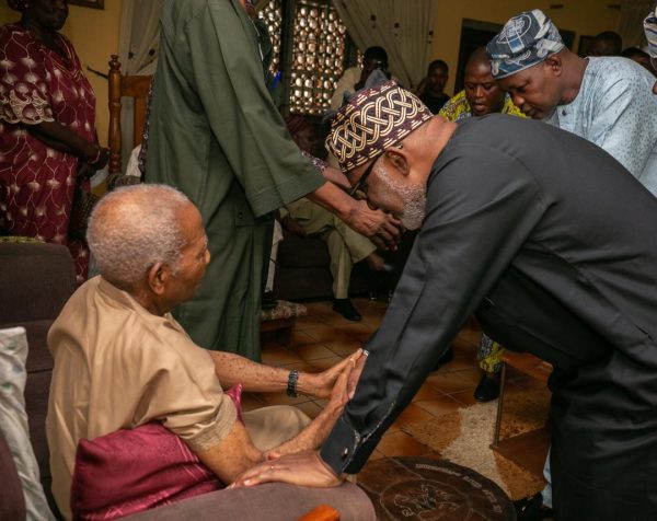 Akeredolu condoling Pa Fasoranti