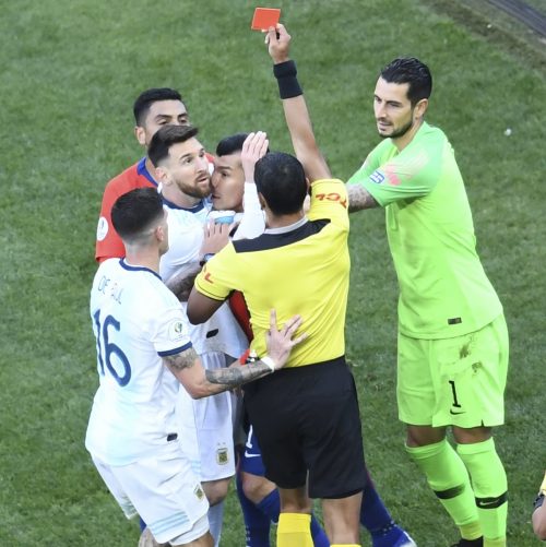 Messi sees red in match with Chile