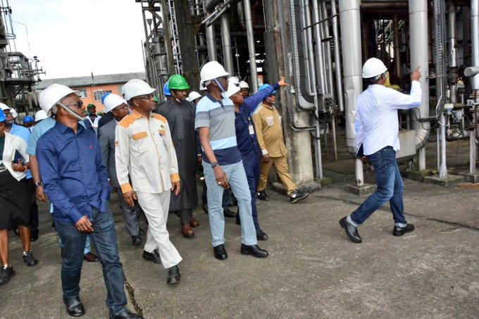 Mele Kyari NNPC GMD in t-shirt at the Port Harcourt refinery on Saturday