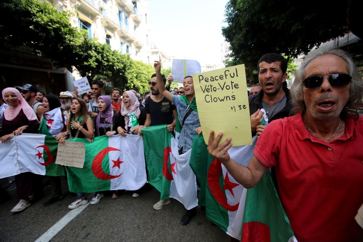 Algerian protesters demand army quit politics