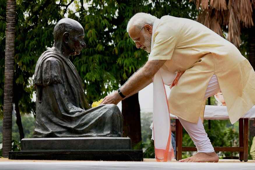 PM-Modi-statue-of-Mahatma-Gandhi-at-the-Sabarmati-Ashram