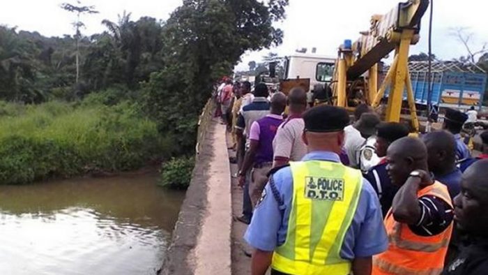 Rescue operation at the Ogun river2