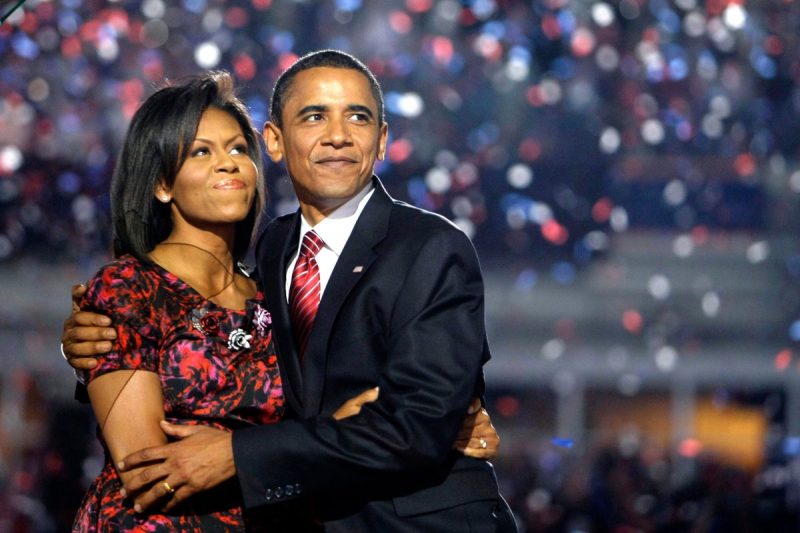 barack-obama-michelle-obama-love-story-romance-photos-08