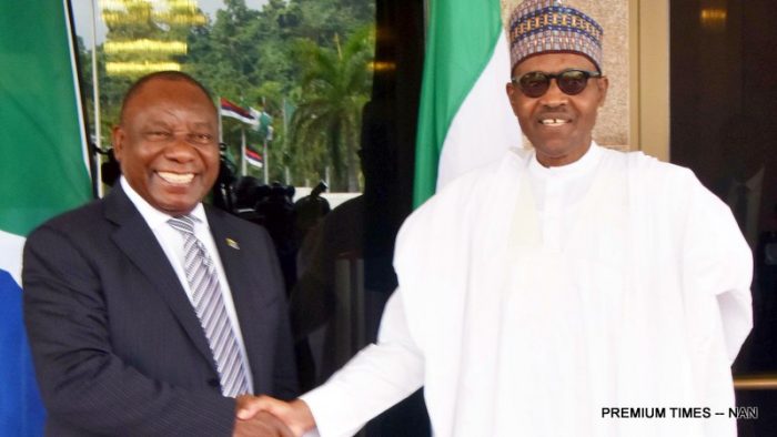 South African President Cyril Ramaphosa (left) and his Nigerian counterpart, Muhammadu Buhari.
