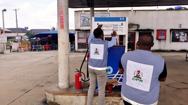 6-DPR-sealing-Excelsis-Filling-Station-for-alleged-under-dispensing-petrol-to-motorists-in-Eleme-Rivers