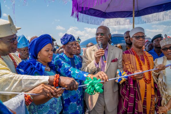 Fashola, middle, Chief Ade Ojo, 3rd left and his wife, at the opening of the Ilara-mokin roads