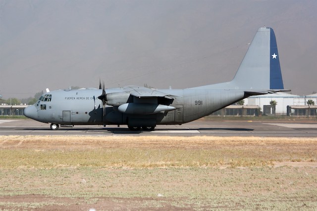 A Chilean Air Force Hercules plane