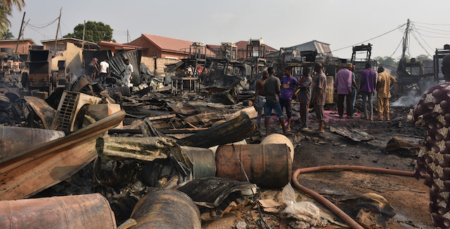 Pic.12. Sympathizers at Polymer Factory Hub affected by fire in Ibadan on Sunday (15/12/19). 08482/15/12.2019/Olayinka Bode-Are/JMH/NAN