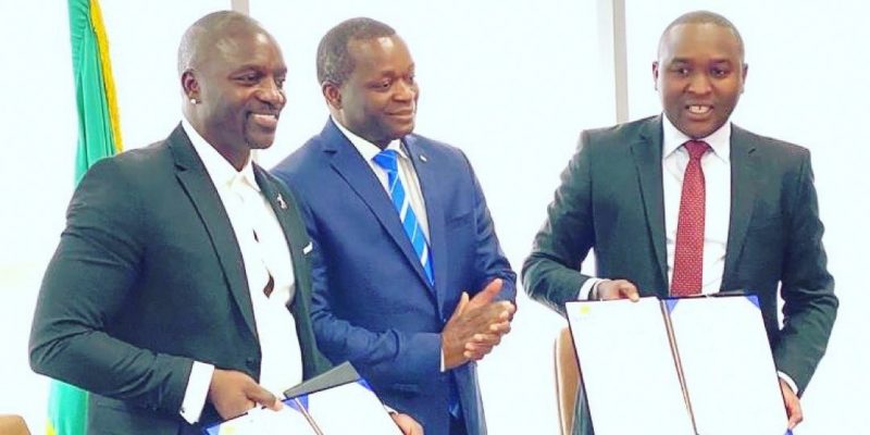 Akon, left with Senegalese officials after signing the papers for AKON City on Monday