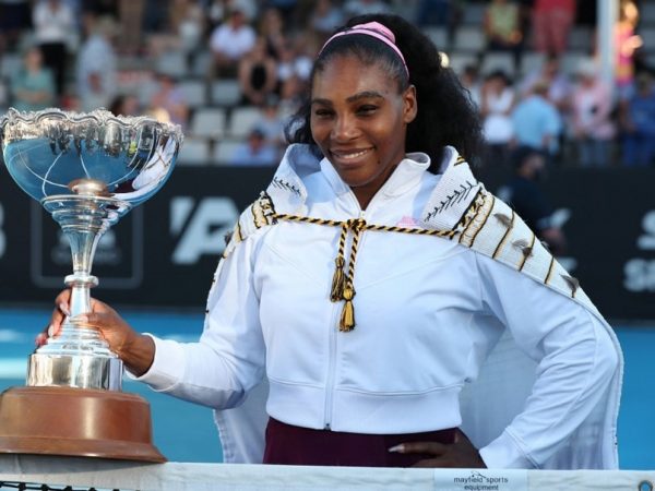 Serena Williams wins in Auckland