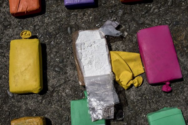 let Udholdenhed område Ivory Coast seizes $40m cocaine - P.M. News