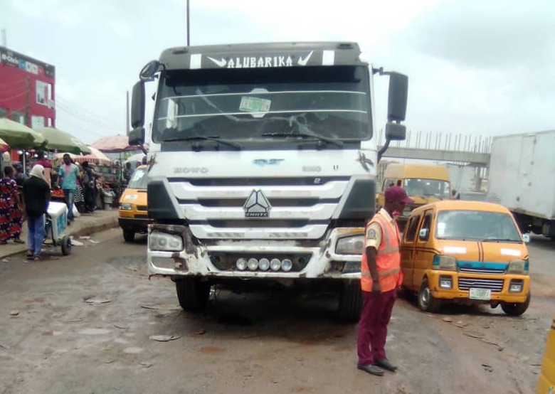 A LASTMA officer at work in Lagos: Govt says impounded vehicles will be released after lockdown