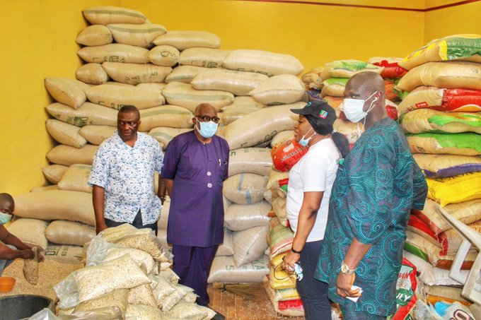 Governor Akeredolu, second right, at the warehouse where the rice is kept