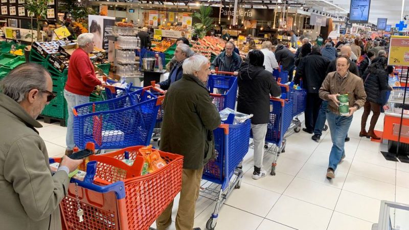 Spaniards in a mall: buying up beer, wine, chocolate