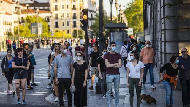 Coronavirus in Spain: Madrid residents wait at a road crossing point