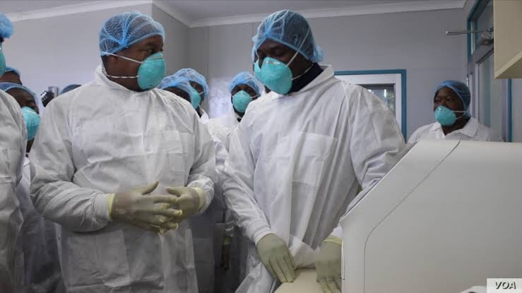 Doctors in Zimbabwe with face masks