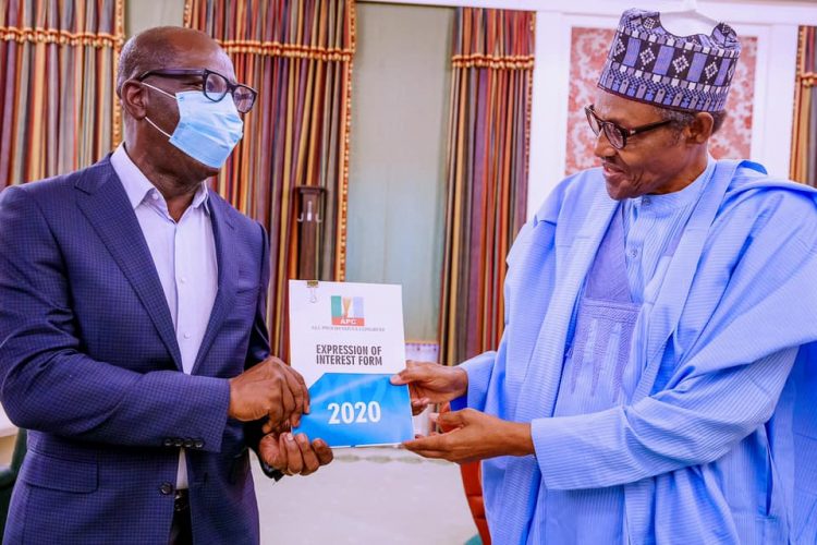 Obaseki showing his expression of interest form to President Buhari. He is gunning for the governorship ticket of Edo APC