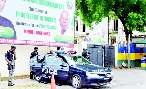Police take position at APC headquarters in Abuja on Thursday