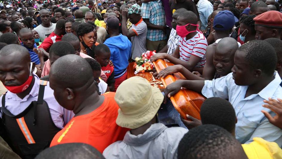 The casket of Abenny Jachigga, susspected COVID-19 victim hijacked by people in Kenya