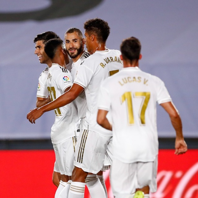 Benzema, middle with Real Madrid team mates on Friday night