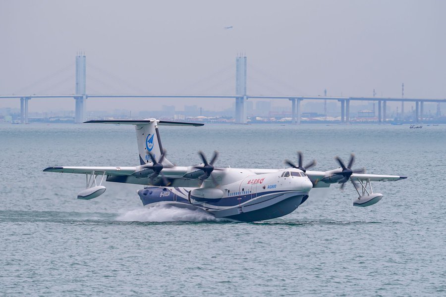 China’s world largest amphibious aircraft