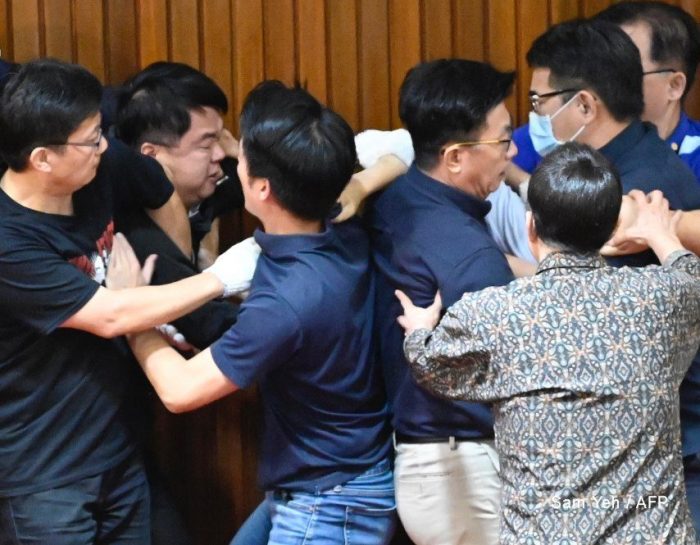 Fighting in Taiwan parliament