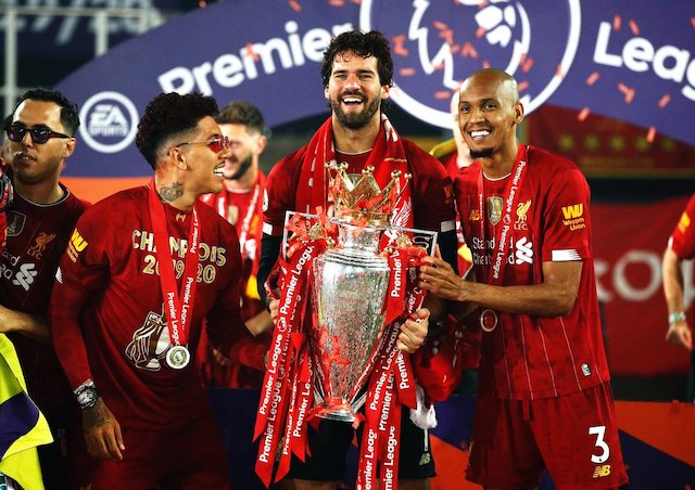 Roberto, Alisson Becker and Fabinho with the Liverpool Premier League trophy