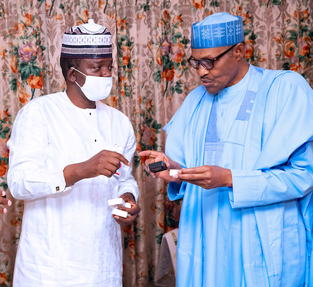 PRESIDENT BUHARI RECEIVES GOLD AND PRECIOUS STONES FROM ZAMFARA GOV MATAWALLE 4